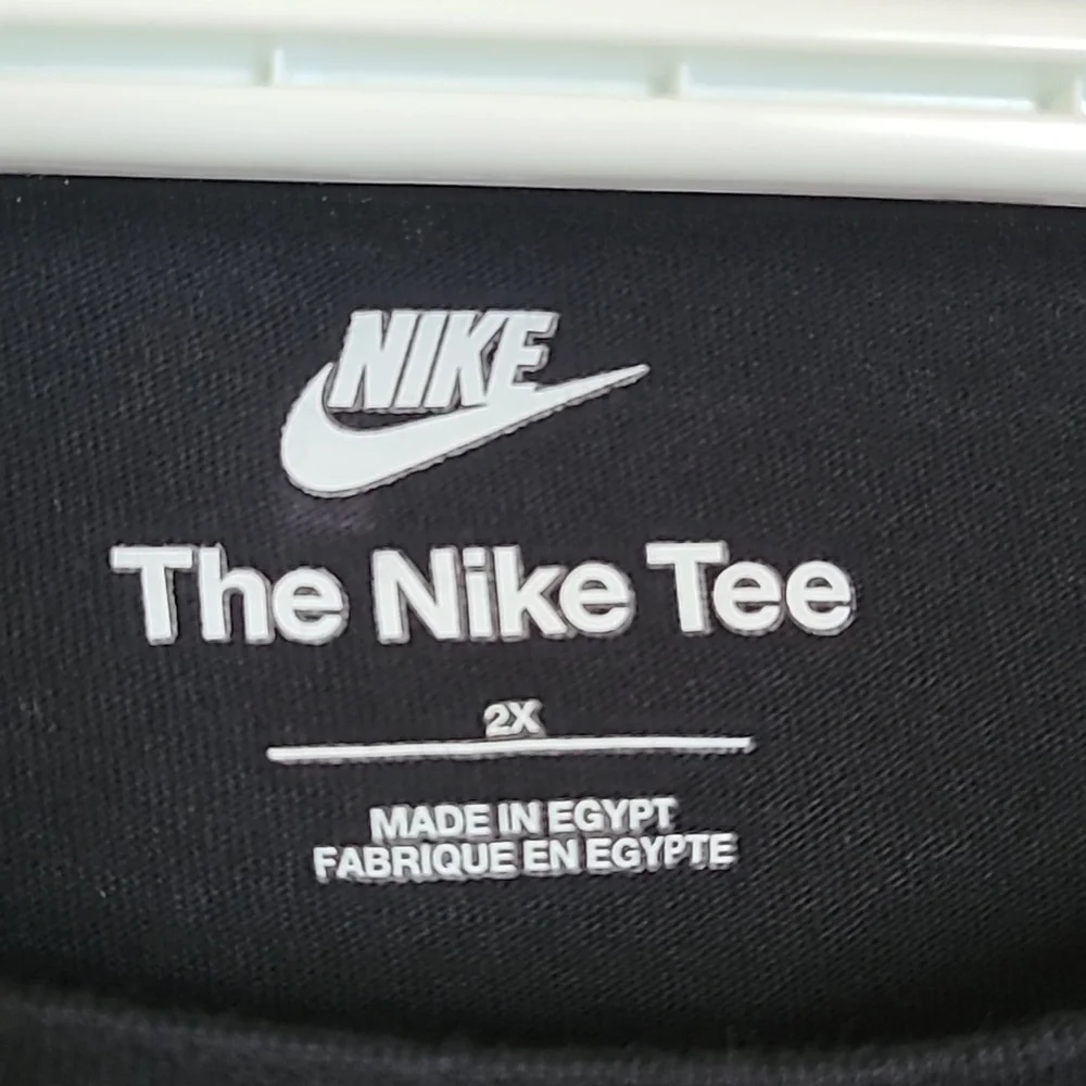 Black plus size Nike tee - Picture 2 of 3